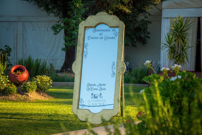 "centro de eventos para matrimonios, graduaciones, empresas y seminarios"